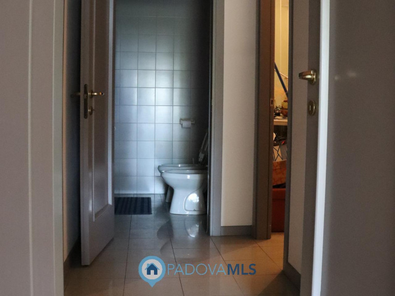 Immobile in esclusiva al Gruppo Padova MLS
In elegante palazzo direzionale di rappresentanza, pro...