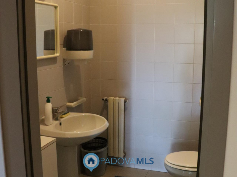 Immobile in esclusiva al Gruppo Padova MLS
In elegante palazzo direzionale di rappresentanza, pro...