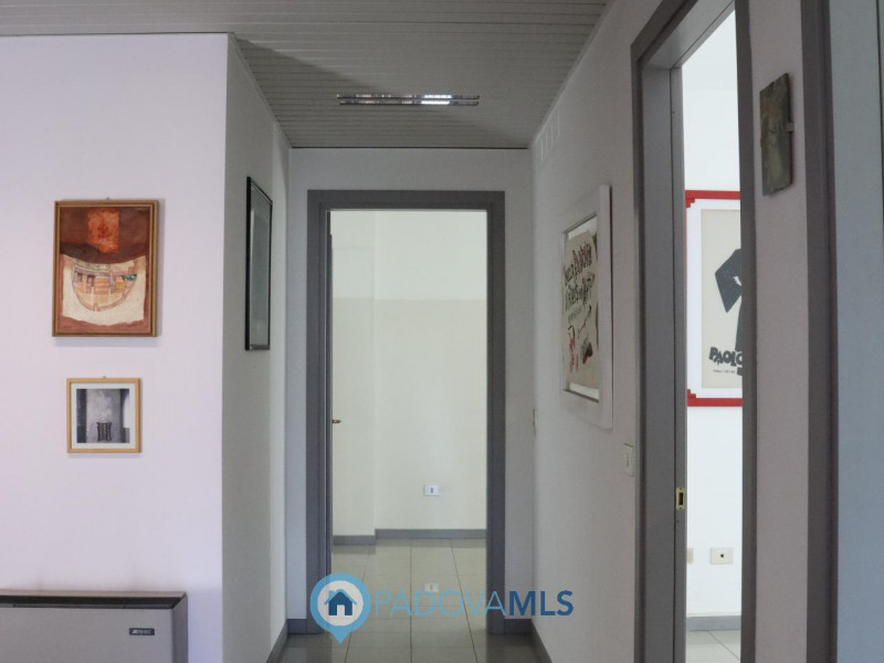 Immobile in esclusiva al Gruppo Padova MLS
In elegante palazzo direzionale di rappresentanza, pro...