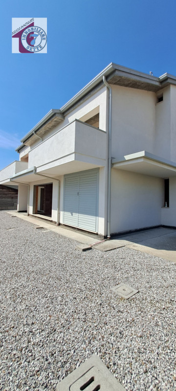 Vendesi PIAZZOLA SUL BRENTA CENTRO porzione di villa bifamiliare attualmente allo stato grezzo av...