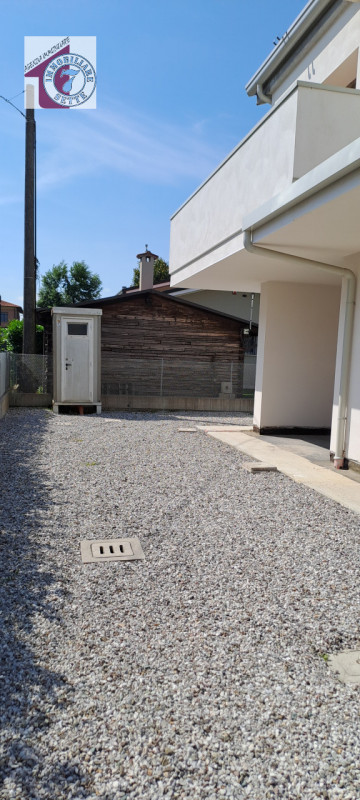 Vendesi PIAZZOLA SUL BRENTA CENTRO porzione di villa bifamiliare attualmente allo stato grezzo av...