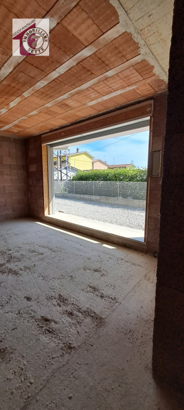 Vendesi PIAZZOLA SUL BRENTA CENTRO porzione di villa bifamiliare attualmente allo stato grezzo av...