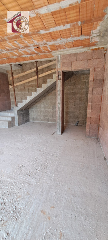 Vendesi PIAZZOLA SUL BRENTA CENTRO porzione di villa bifamiliare attualmente allo stato grezzo av...
