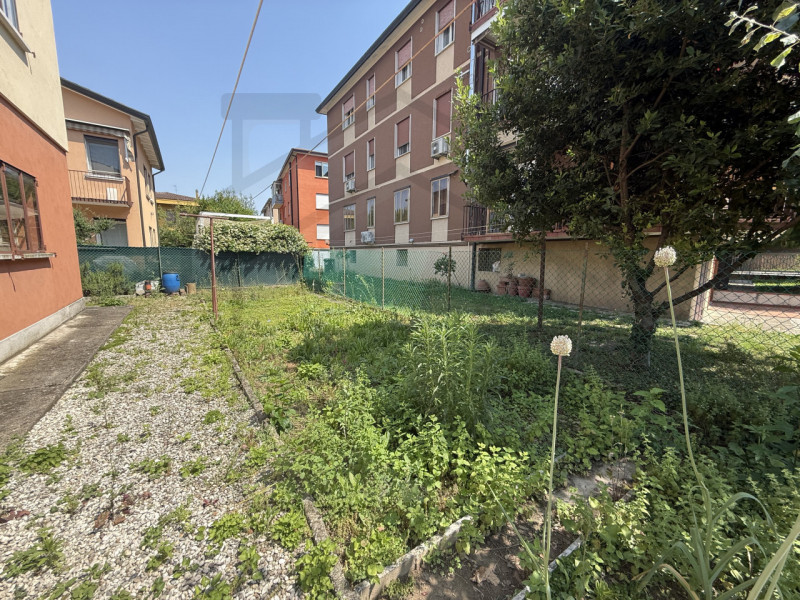 PADOVA - Casa singola terratetto situata nel cuore della tranquilla zona di Guizza, a Padova. Con...
