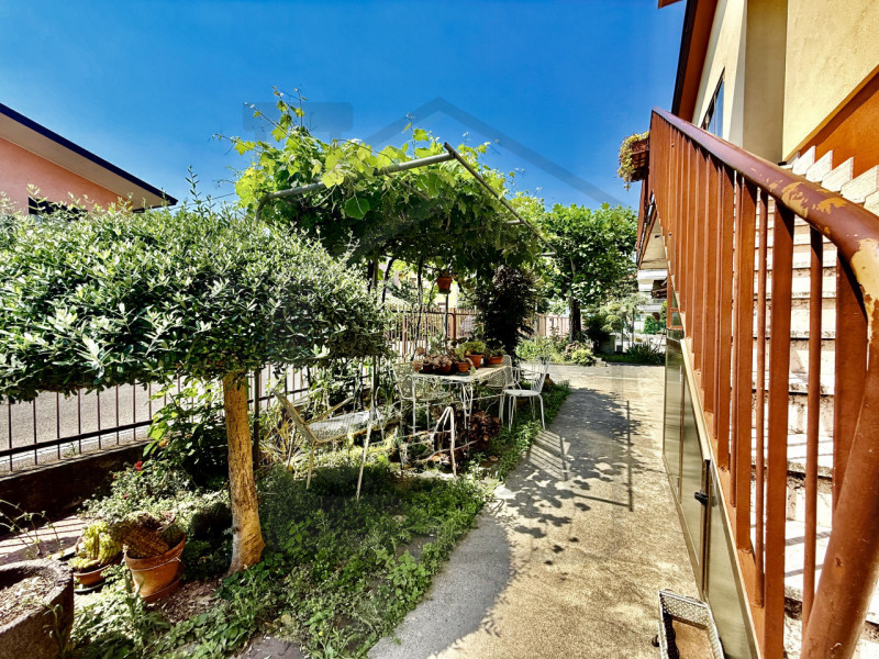 PADOVA - Casa singola terratetto situata nel cuore della tranquilla zona di Guizza, a Padova. Con...