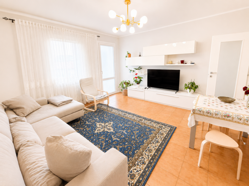 (Per INFO Giovanni 3888920530) Proponiamo in vendita un ampio e raffinato appartamento quadriloca...