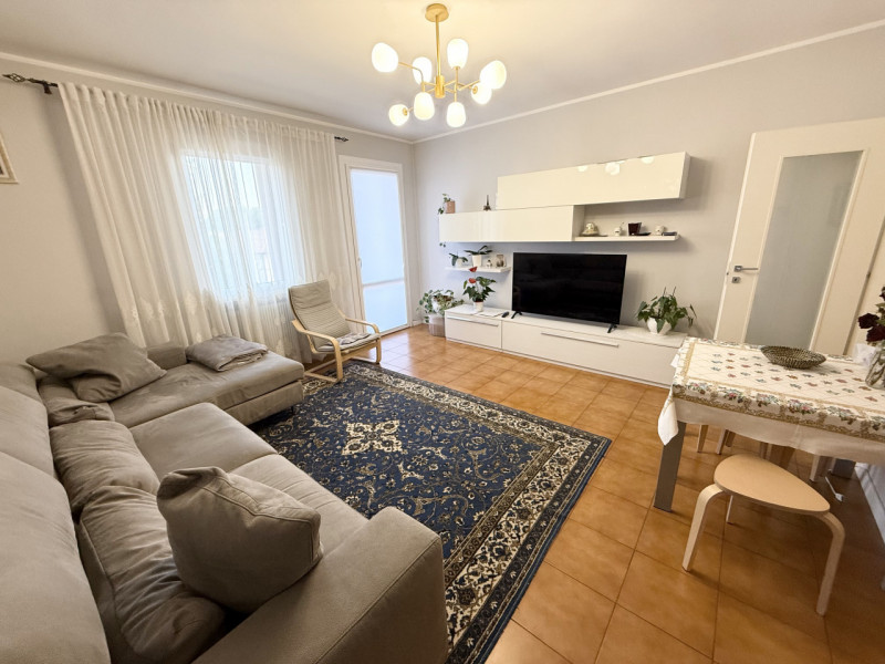 (Per INFO Giovanni 3888920530) Proponiamo in vendita un ampio e raffinato appartamento quadriloca...