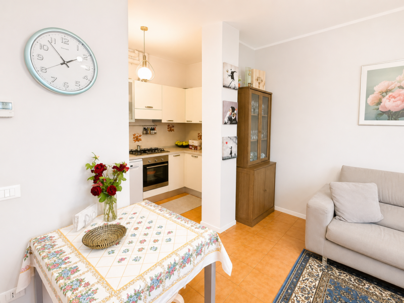 (Per INFO Giovanni 3888920530) Proponiamo in vendita un ampio e raffinato appartamento quadriloca...