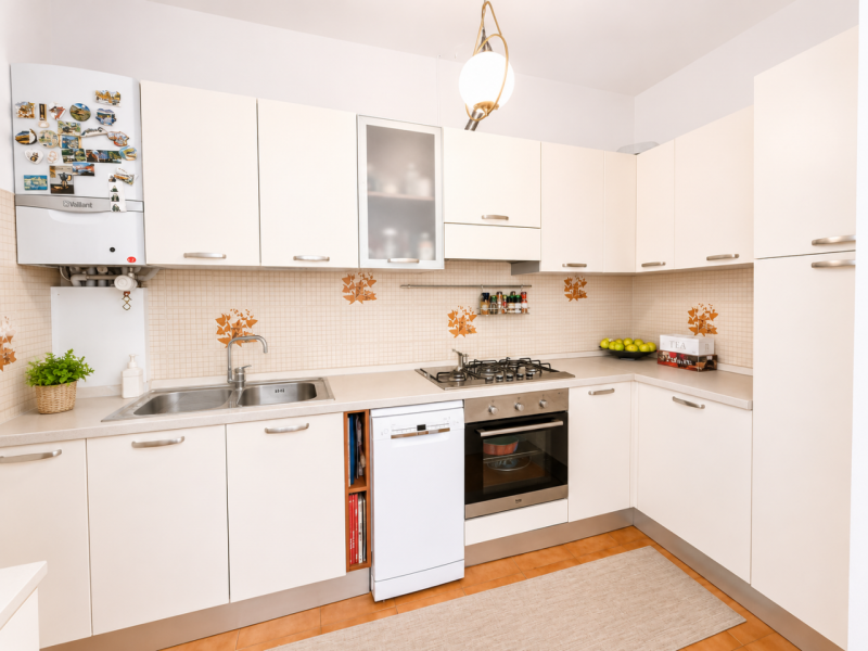 (Per INFO Giovanni 3888920530) Proponiamo in vendita un ampio e raffinato appartamento quadriloca...