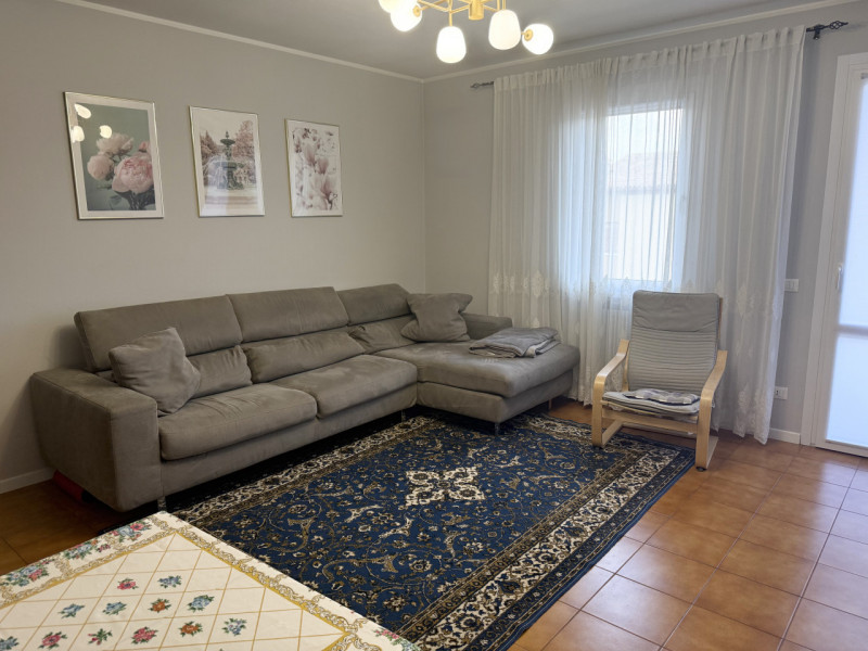 (Per INFO Giovanni 3888920530) Proponiamo in vendita un ampio e raffinato appartamento quadriloca...