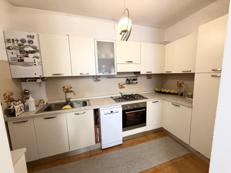 (Per INFO Giovanni 3888920530) Proponiamo in vendita un ampio e raffinato appartamento quadriloca...
