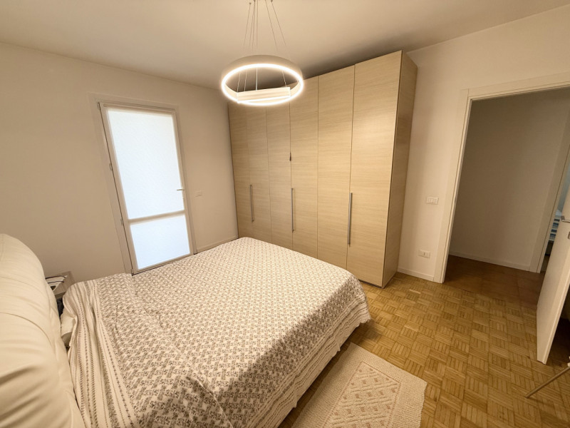 (Per INFO Giovanni 3888920530) Proponiamo in vendita un ampio e raffinato appartamento quadriloca...
