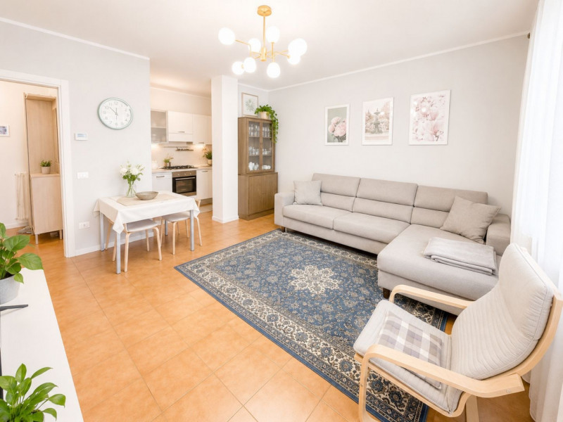 (Per INFO Giovanni 3888920530) Proponiamo in vendita un ampio e raffinato appartamento quadriloca...