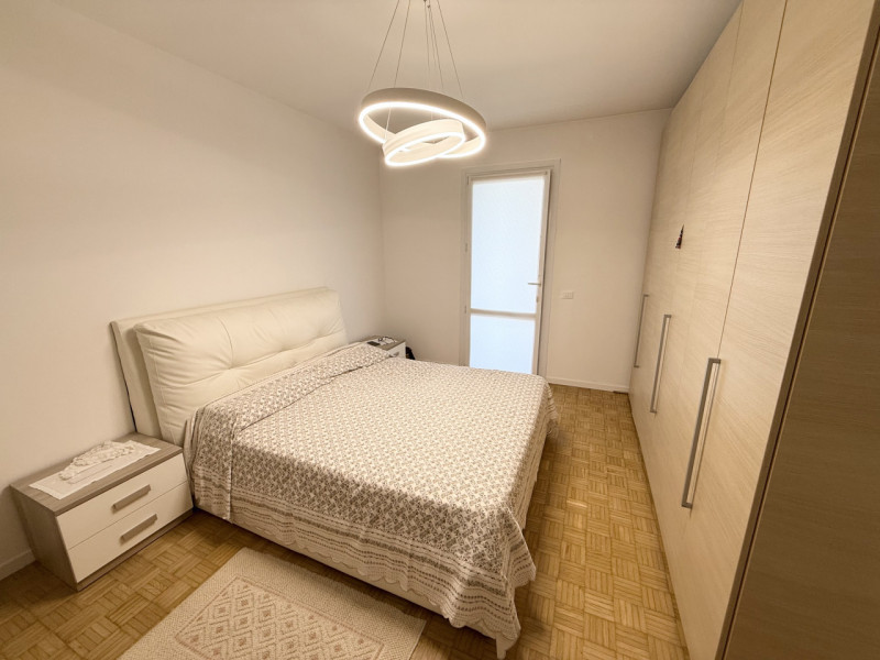 (Per INFO Giovanni 3888920530) Proponiamo in vendita un ampio e raffinato appartamento quadriloca...