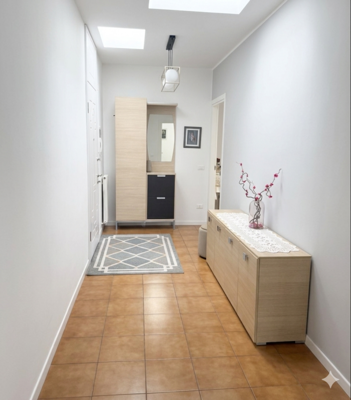 (Per INFO Giovanni 3888920530) Proponiamo in vendita un ampio e raffinato appartamento quadriloca...