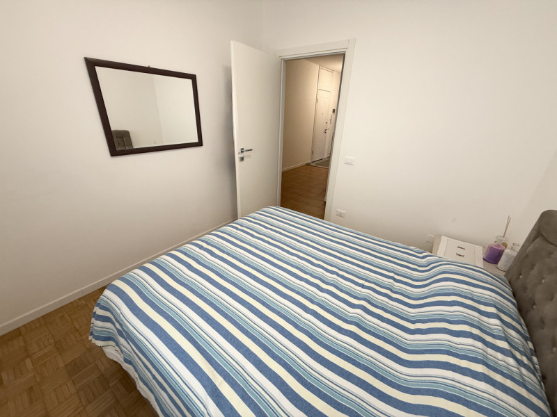 (Per INFO Giovanni 3888920530) Proponiamo in vendita un ampio e raffinato appartamento quadriloca...