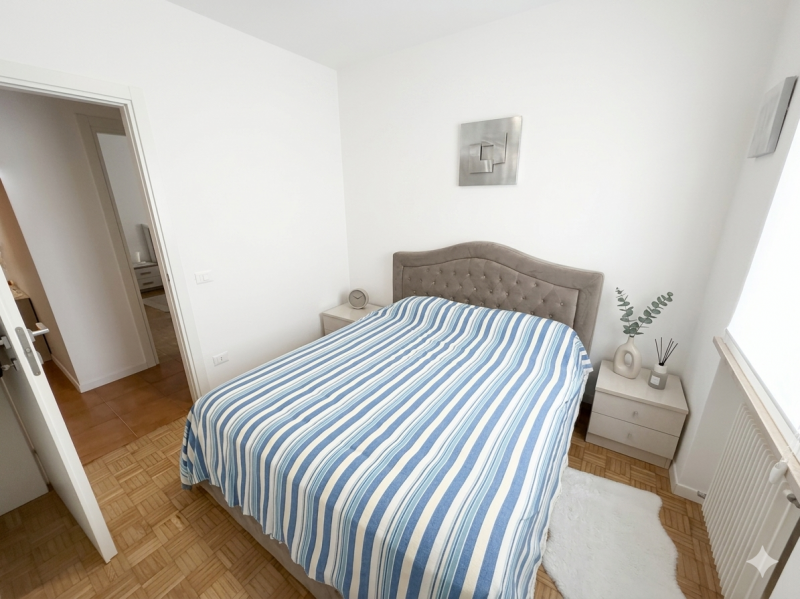 (Per INFO Giovanni 3888920530) Proponiamo in vendita un ampio e raffinato appartamento quadriloca...