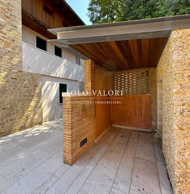 Rif. A949 (per info 338 9387816 Matteo)

Vivere ad Asolo, la "Città dai cento orizzonti", signifi...