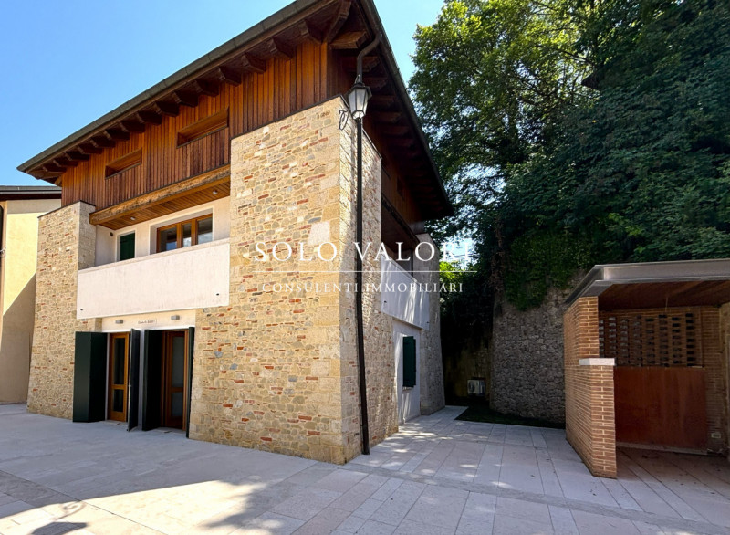 Rif. A949 (per info 338 9387816 Matteo)

Vivere ad Asolo, la "Città dai cento orizzonti", signifi...
