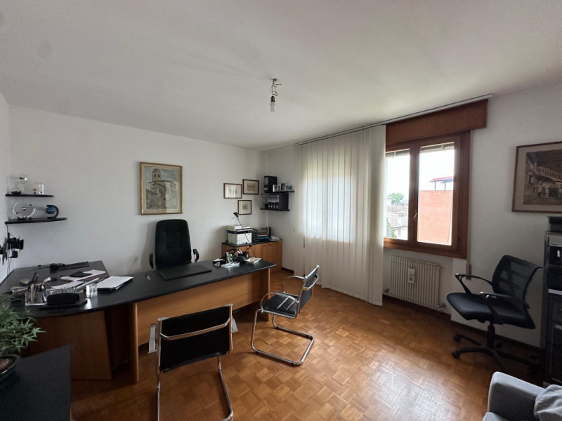 In una delle posizioni più belle e ricercate di Abano Terme, inserito in un contesto signorile e ...