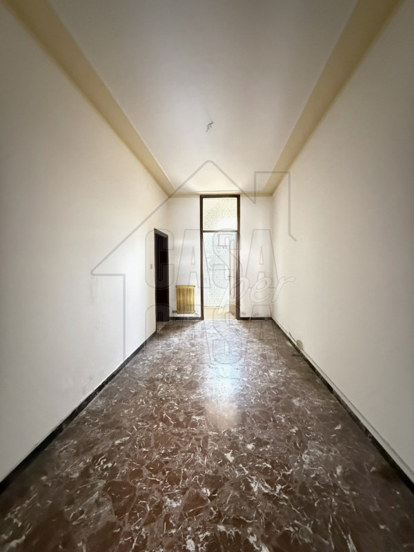 Proponiamo in vendita appartamento anni '70 al piano terra in centro a Monselice.

Composto da in...