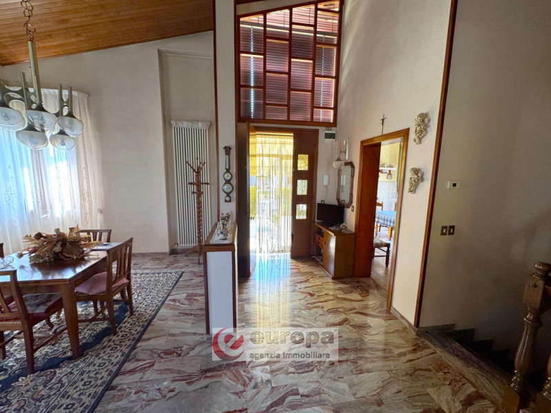In zona di pregio in centro a CAVAZZALE (VI), a due passi da negozi, servizi essenziali, scuole: ...