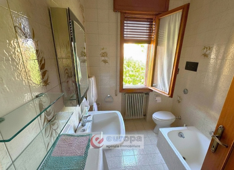 In zona di pregio in centro a CAVAZZALE (VI), a due passi da negozi, servizi essenziali, scuole: ...