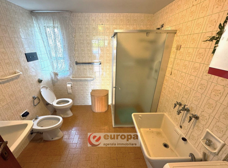 In zona di pregio in centro a CAVAZZALE (VI), a due passi da negozi, servizi essenziali, scuole: ...