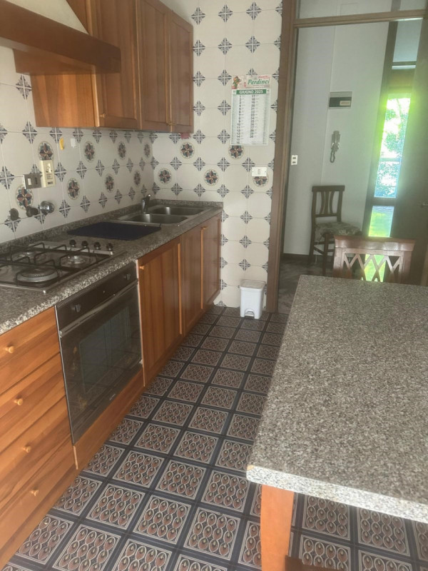 ZONA MADONNA PELLEGRINA, comodissimo a tutti i principali servizi ed ai mezzi pubblici, proponiam...