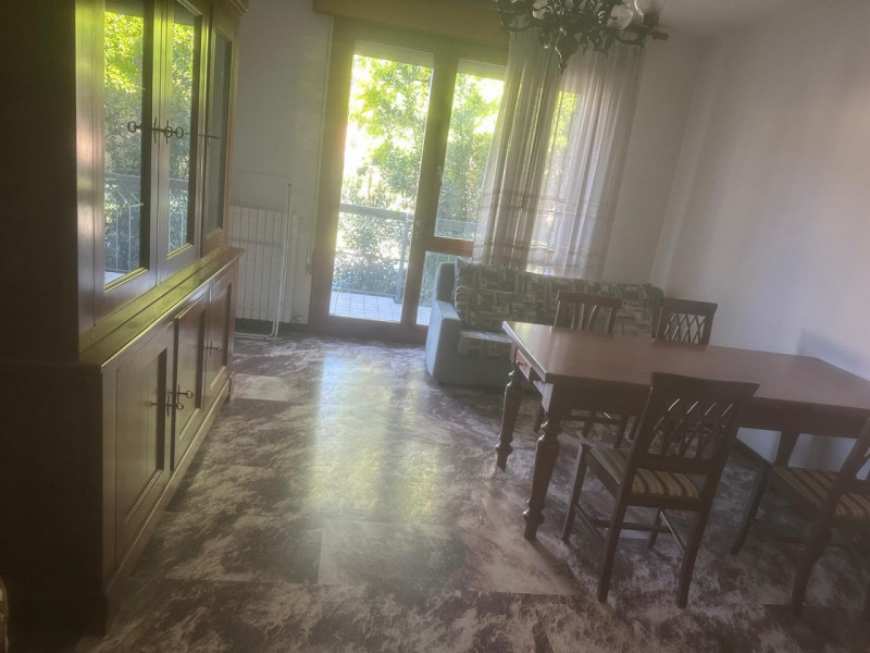 ZONA MADONNA PELLEGRINA, comodissimo a tutti i principali servizi ed ai mezzi pubblici, proponiam...
