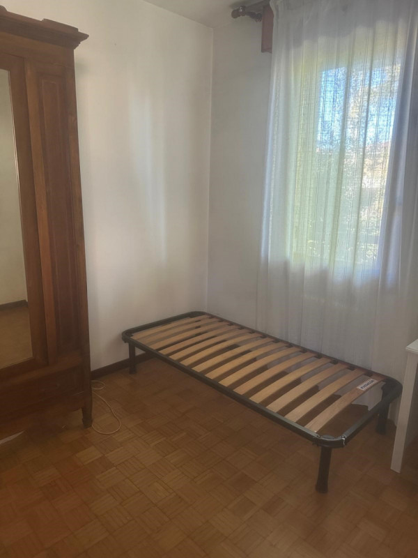 ZONA MADONNA PELLEGRINA, comodissimo a tutti i principali servizi ed ai mezzi pubblici, proponiam...