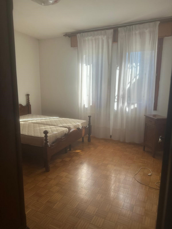 ZONA MADONNA PELLEGRINA, comodissimo a tutti i principali servizi ed ai mezzi pubblici, proponiam...