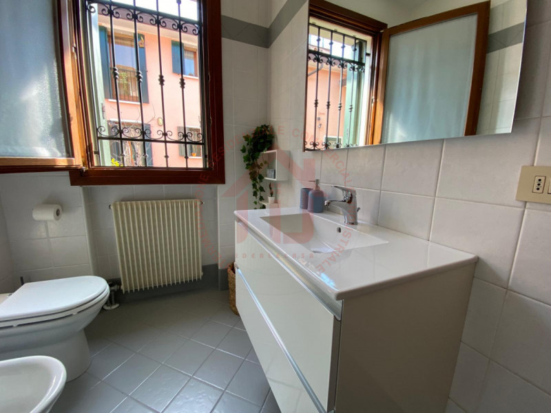RIF: FR035 PADOVA - CHIESANUOVA Proponiamo in vendita bilocale arredato al piano terra in contest...