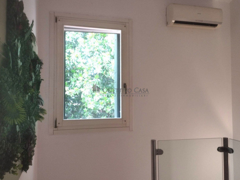 SA200;Situata in una zona tranquilla e curata, all'interno di un residence recintato e riservato,...