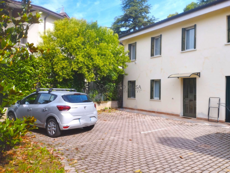 SA200;Situata in una zona tranquilla e curata, all'interno di un residence recintato e riservato,...