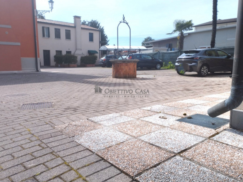 SA200;Situata in una zona tranquilla e curata, all'interno di un residence recintato e riservato,...