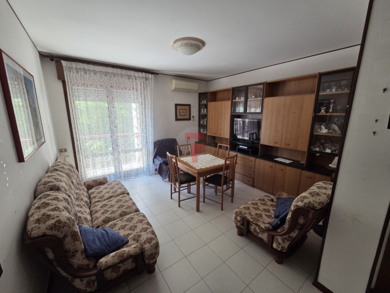 Cadoneghe - Località Mejaniga. In zona comoda a tutti i servizi del quartiere come ufficio postal...