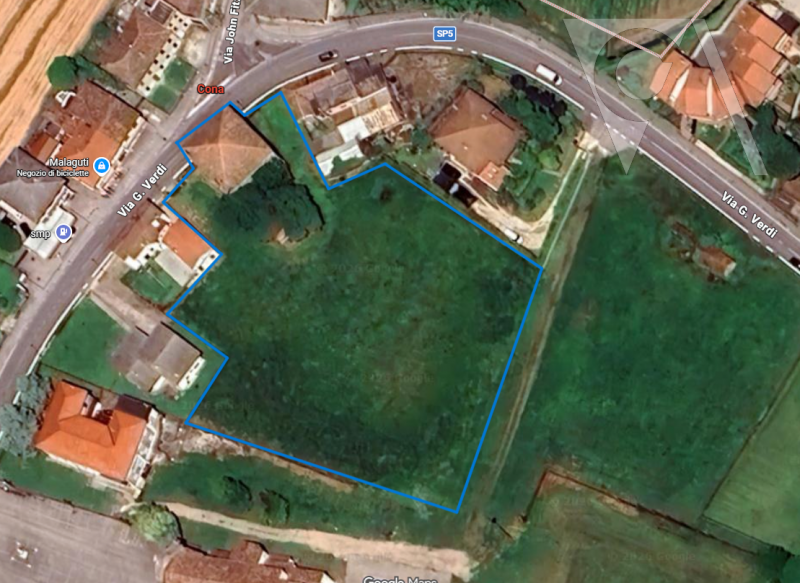 Proponiamo in vendita nel centro di Cona questa affascinante dimora dominicale di probabili origi...