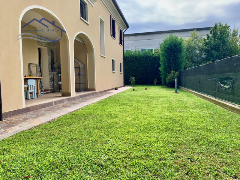 VIGONZA (PD): Siamo lieti di presentare, nella zona residenziale di Vigonza, questa affascinante ...