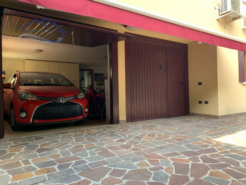 VIGONZA (PD): Siamo lieti di presentare, nella zona residenziale di Vigonza, questa affascinante ...
