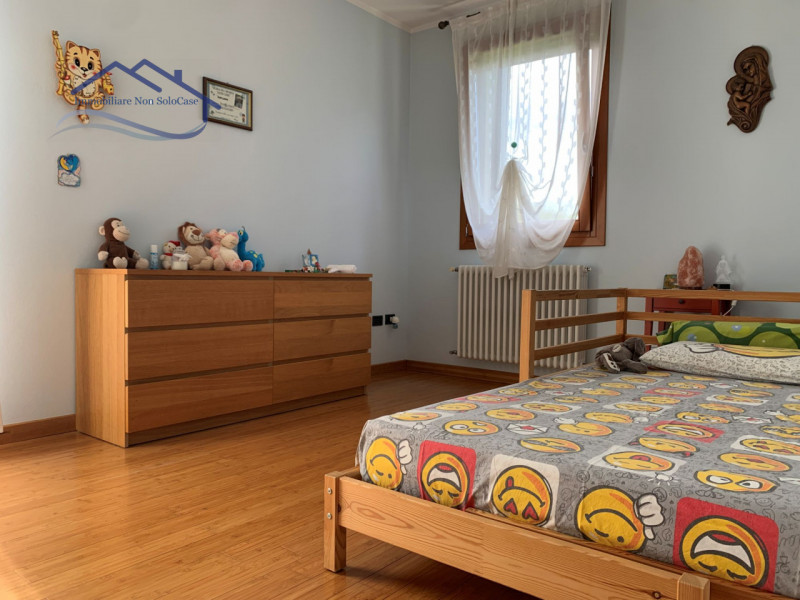 VIGONZA (PD): Siamo lieti di presentare, nella zona residenziale di Vigonza, questa affascinante ...