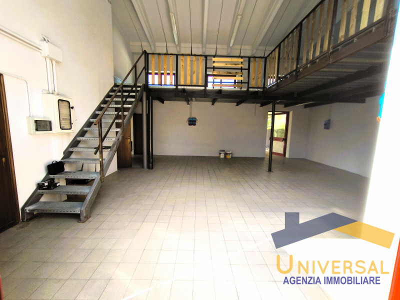 TREBASELEGHE - Fraz. FOSSALTA - In zona tranquilla ma al contempo di facile accesso.

Affittasi c...