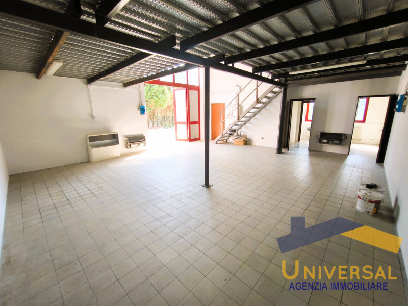 TREBASELEGHE - Fraz. FOSSALTA - In zona tranquilla ma al contempo di facile accesso.

Affittasi c...