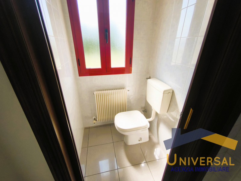 TREBASELEGHE - Fraz. FOSSALTA - In zona tranquilla ma al contempo di facile accesso.

Affittasi c...