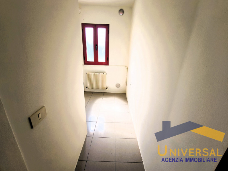 TREBASELEGHE - Fraz. FOSSALTA - In zona tranquilla ma al contempo di facile accesso.

Affittasi c...