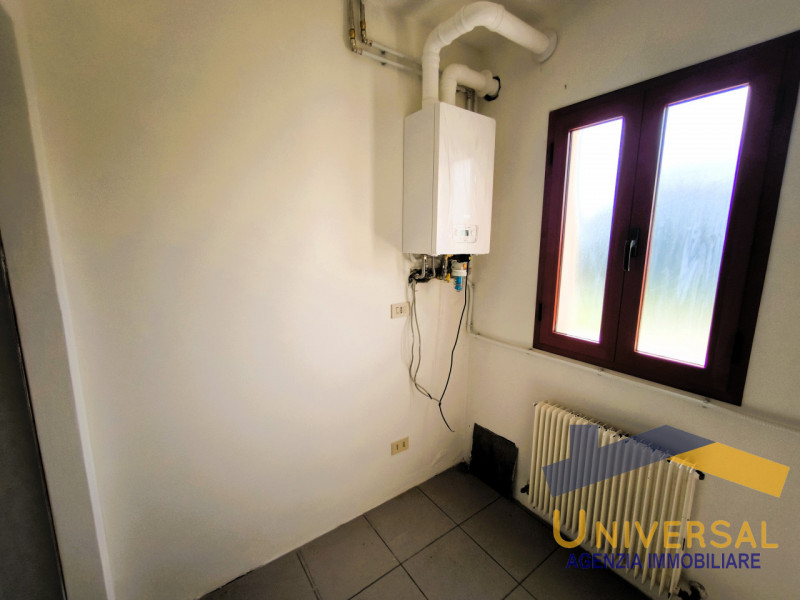 TREBASELEGHE - Fraz. FOSSALTA - In zona tranquilla ma al contempo di facile accesso.

Affittasi c...