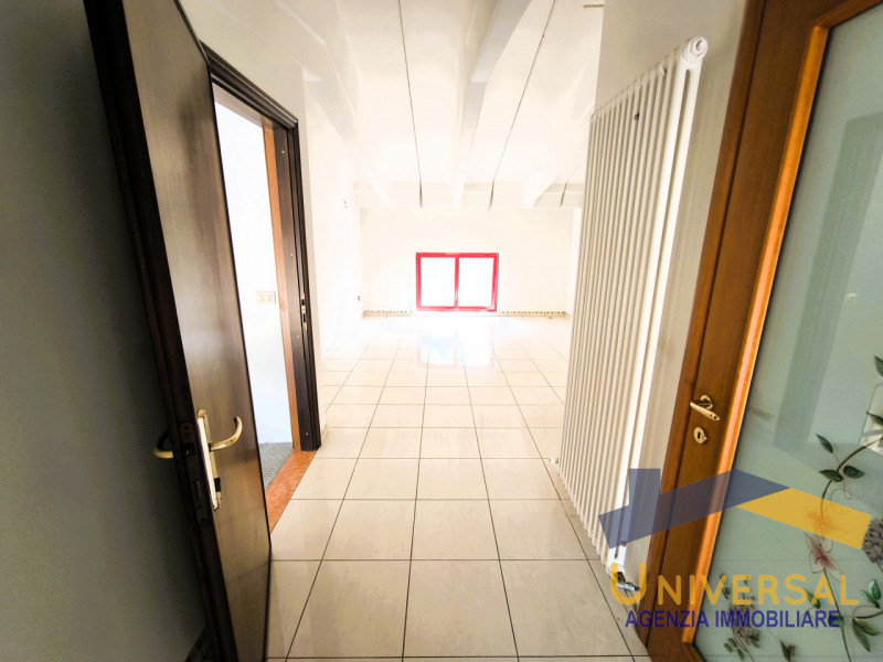 TREBASELEGHE - Fraz. FOSSALTA - In zona tranquilla ma al contempo di facile accesso.

Affittasi c...