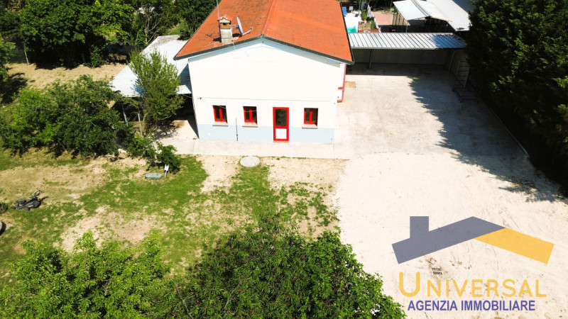 TREBASELEGHE - Fraz. FOSSALTA - In zona tranquilla ma al contempo di facile accesso.

Affittasi c...