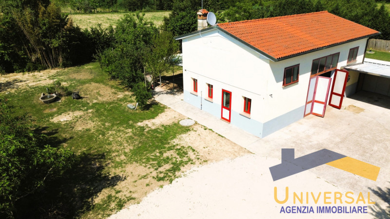 TREBASELEGHE - Fraz. FOSSALTA - In zona tranquilla ma al contempo di facile accesso.

Affittasi c...