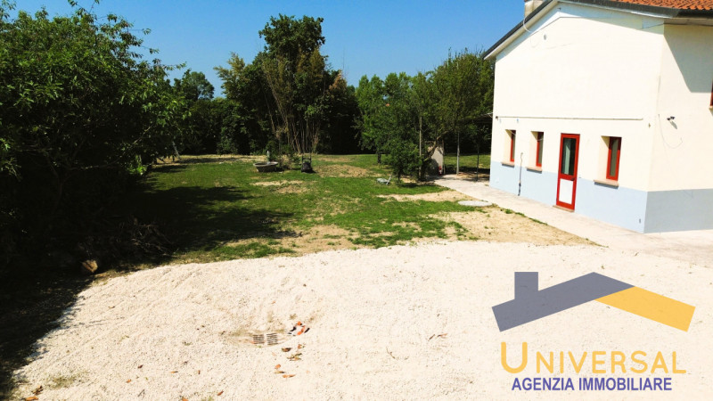 TREBASELEGHE - Fraz. FOSSALTA - In zona tranquilla ma al contempo di facile accesso.

Affittasi c...